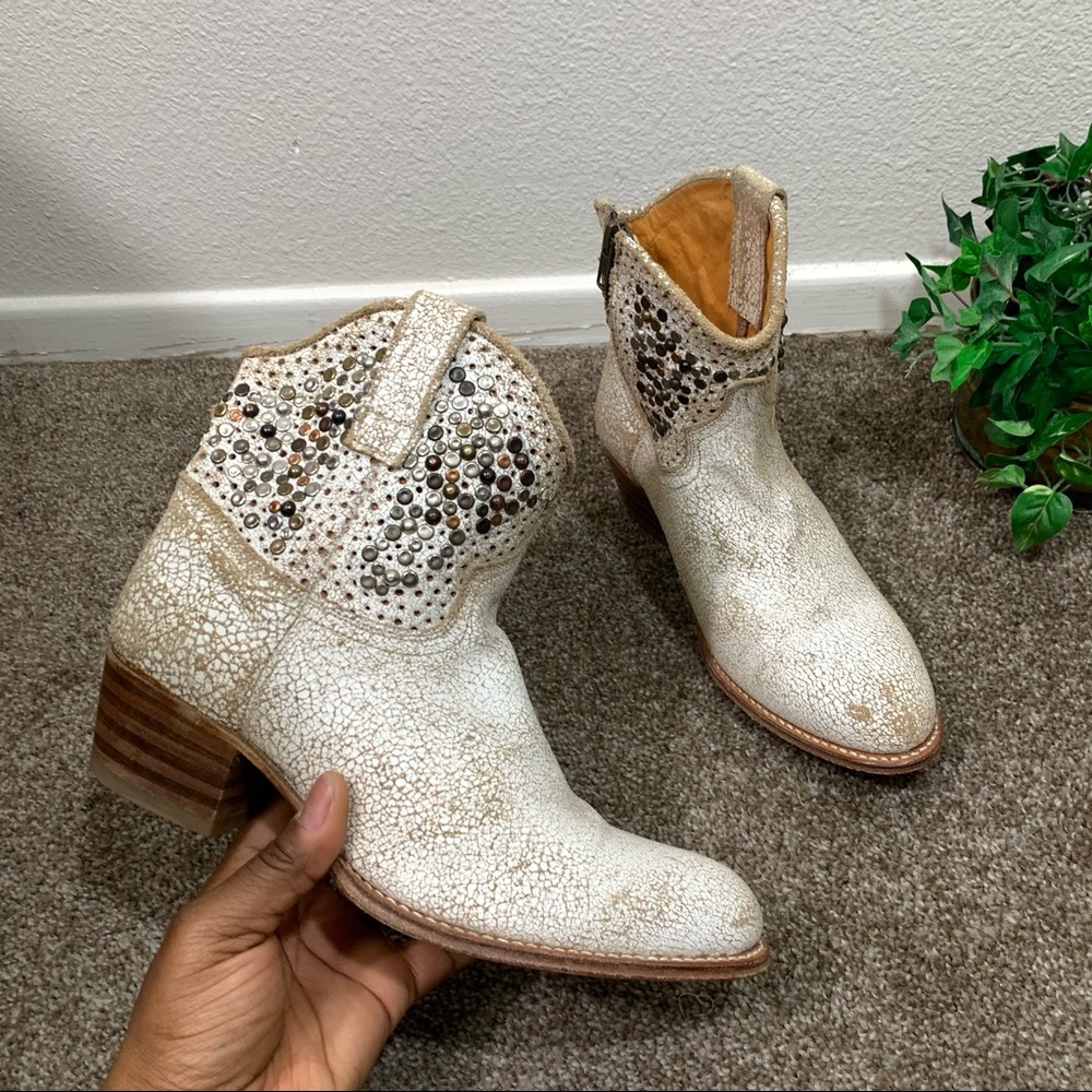 Frye Deborah Studded Short Boots Distressed Boho - Picture 8 of 12